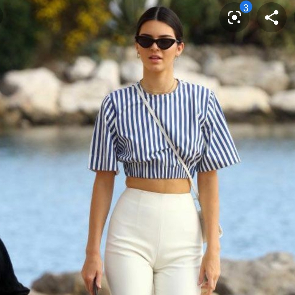 ๐3/$15 Vici Blue & white striped top with flutter sleeve - Picture 6 of 6